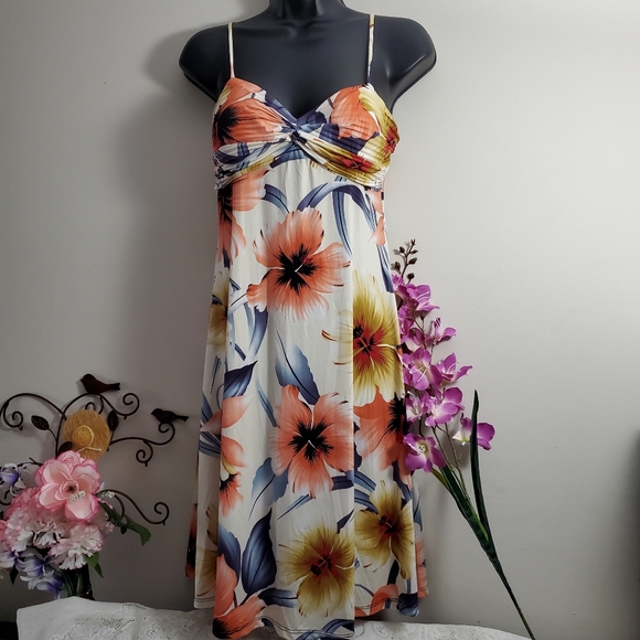 Summer Dress with a spaghetti strap - Picture 3 of 6